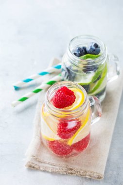 Limon kireç meyveleri taze infüzyon su Detoks içki kokteyl limonata