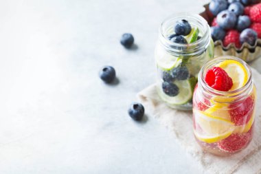 Limon kireç meyveleri taze infüzyon su Detoks içki kokteyl limonata