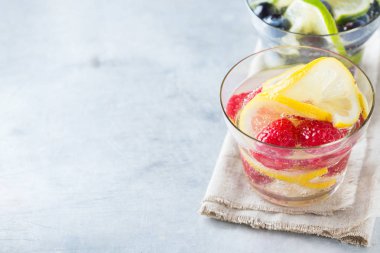 Limon kireç meyveleri taze infüzyon su Detoks içki kokteyl limonata