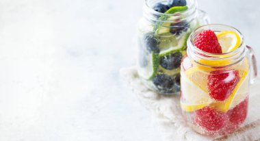 Limon kireç meyveleri taze infüzyon su Detoks içki kokteyl limonata