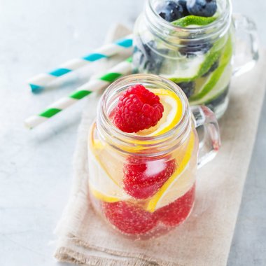 Limon kireç meyveleri taze infüzyon su Detoks içki kokteyl limonata