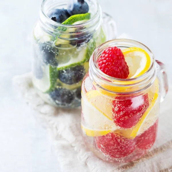 Limon kireç meyveleri taze infüzyon su Detoks içki kokteyl limonata