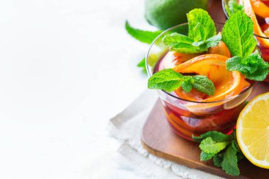 Narenciye meyve yaz taze limonata suyu Detoks içki kokteyl infüzyon,