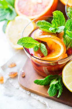 Narenciye meyve yaz taze limonata suyu Detoks içki kokteyl infüzyon,