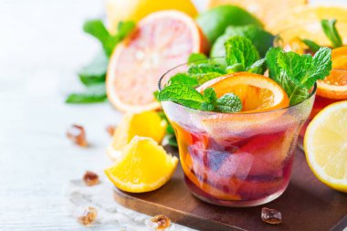 Narenciye meyve yaz taze limonata suyu Detoks içki kokteyl infüzyon,