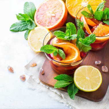 Narenciye meyve yaz taze limonata suyu Detoks içki kokteyl infüzyon,