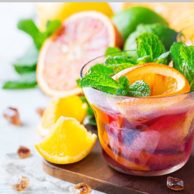 Narenciye meyve yaz taze limonata suyu Detoks içki kokteyl infüzyon,