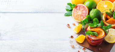 Narenciye meyve yaz taze limonata suyu Detoks içki kokteyl infüzyon,