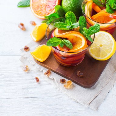 Narenciye meyve yaz taze limonata suyu Detoks içki kokteyl infüzyon,