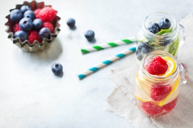 Limon kireç meyveleri taze infüzyon su Detoks içki kokteyl limonata