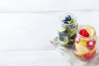 Limon kireç meyveleri taze infüzyon su Detoks içki kokteyl limonata