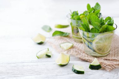 Salatalık limon nane taze infüzyon su Detoks içki kokteyl limonata