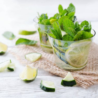 Salatalık limon nane taze infüzyon su Detoks içki kokteyl limonata