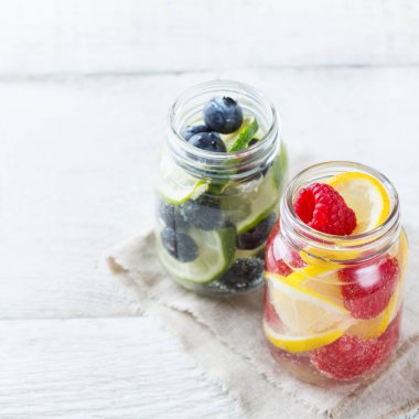 Limon kireç meyveleri taze infüzyon su Detoks içki kokteyl limonata