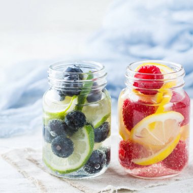 Limon kireç meyveleri taze infüzyon su Detoks içki kokteyl limonata