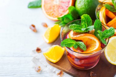 Narenciye meyve yaz taze limonata suyu Detoks içki kokteyl infüzyon,