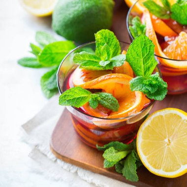 Narenciye meyve yaz taze limonata suyu Detoks içki kokteyl infüzyon,