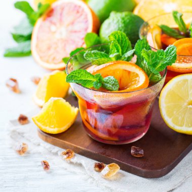 Narenciye meyve yaz taze limonata suyu Detoks içki kokteyl infüzyon,