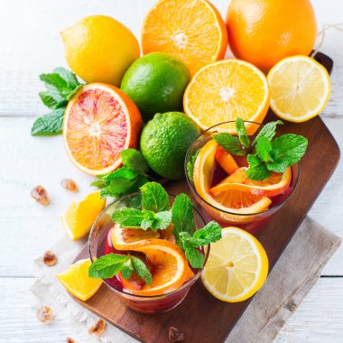 Narenciye meyve yaz taze limonata suyu Detoks içki kokteyl infüzyon,