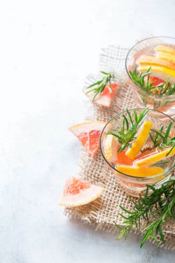 Greyfurt biberiye taze su Detoks içki kokteyl limonata infüzyon