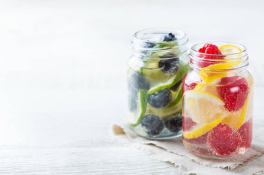 Limon kireç meyveleri taze infüzyon su Detoks içki kokteyl limonata