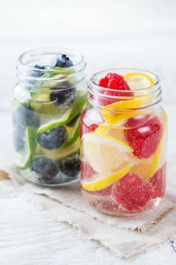 Limon kireç meyveleri taze infüzyon su Detoks içki kokteyl limonata