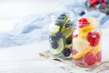 Limon kireç meyveleri taze infüzyon su Detoks içki kokteyl limonata