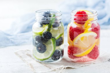 Limon kireç meyveleri taze infüzyon su Detoks içki kokteyl limonata