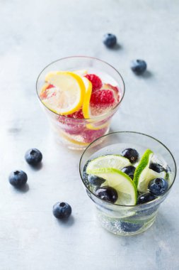 Limon kireç meyveleri taze infüzyon su Detoks içki kokteyl limonata