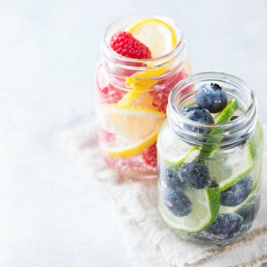 Limon kireç meyveleri taze infüzyon su Detoks içki kokteyl limonata