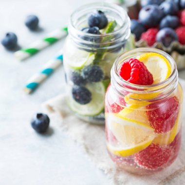 Limon kireç meyveleri taze infüzyon su Detoks içki kokteyl limonata