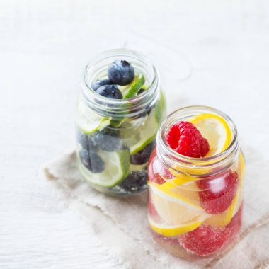 Limon kireç meyveleri taze infüzyon su Detoks içki kokteyl limonata