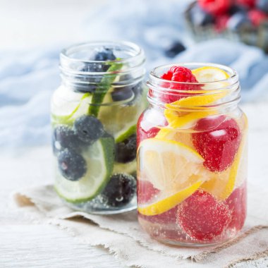 Limon kireç meyveleri taze infüzyon su Detoks içki kokteyl limonata