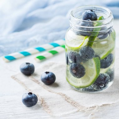 Limon kireç meyveleri taze infüzyon su Detoks içki kokteyl limonata