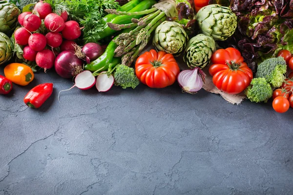 Variedade de produtos hortícolas frescos para agricultores biológicos — Fotografia de Stock