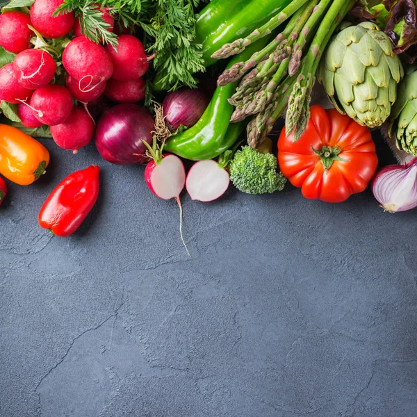 Variedade de produtos hortícolas frescos para agricultores biológicos — Fotografia de Stock