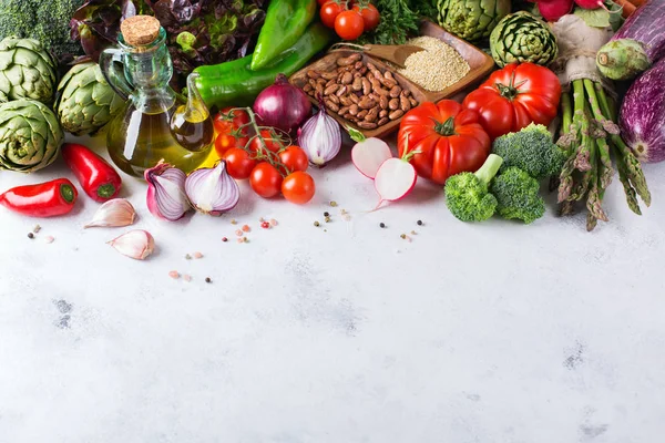 Variedade de produtos hortícolas frescos do mercado dos agricultores biológicos — Fotografia de Stock