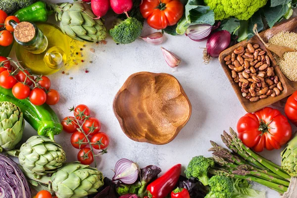 Variedade de produtos hortícolas frescos do mercado dos agricultores biológicos — Fotografia de Stock