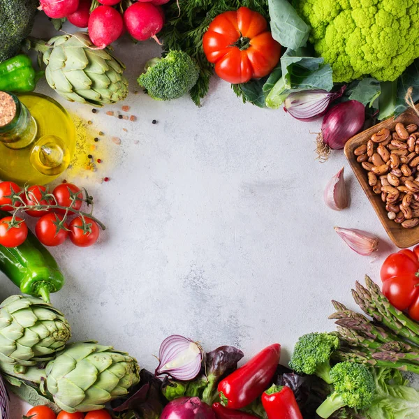 Variedade de produtos hortícolas frescos do mercado dos agricultores biológicos — Fotografia de Stock