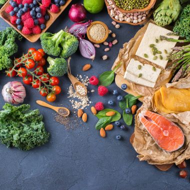 Kalp, diyet için sağlıklı dengeli gıda çeşitliliği seçimi