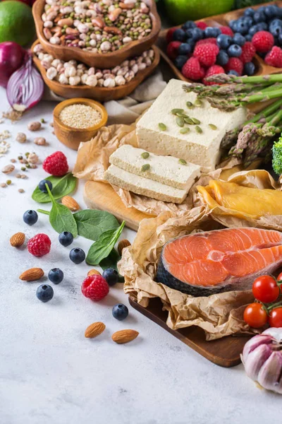 Surtido de selección de alimentos saludables y equilibrados para el corazón, dieta — Foto de Stock