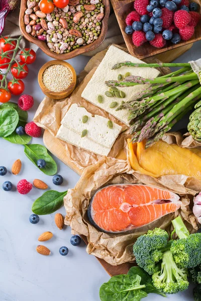 Surtido de selección de alimentos saludables y equilibrados para el corazón, dieta —  Fotos de Stock