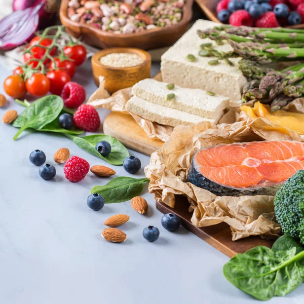 Selecție sortiment de alimente sănătoase echilibrate pentru inimă, dietă — Fotografie, imagine de stoc