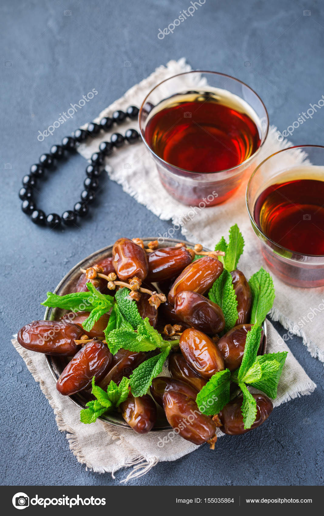 Ramadan Ramazan kareem. Thé arabe traditionnel à la menthe et dattes