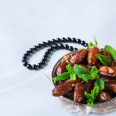 Ramazan ramazan kareem tatil. Geleneksel Arapça iftar tarihleri