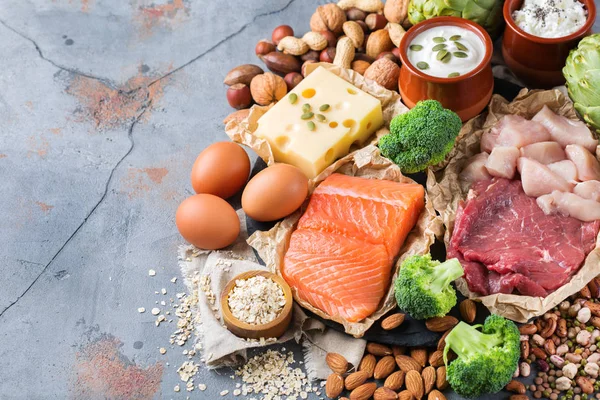 健康的蛋白质来源和健身食品的分类 — 图库照片