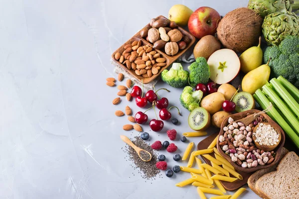 Selectie van gezonde rijke vezels bronnen veganistisch voedsel voor koken — Stockfoto