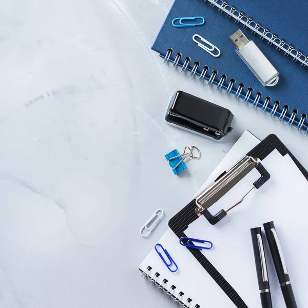 Választékát üzleti tanszerek, ceruzák, tollak — Stock Fotó