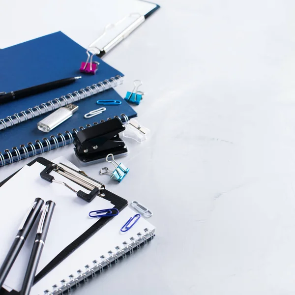 Választékát üzleti tanszerek, ceruzák, tollak — Stock Fotó