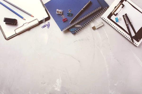 Okul iş malzemeleri, boya kalemi, kalem, ürün yelpazesine tonda — Stok fotoğraf